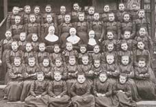 Gruppenbild der Soldatentöchter