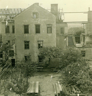 Amstettner Kloster nach der Bombadierung 1945.